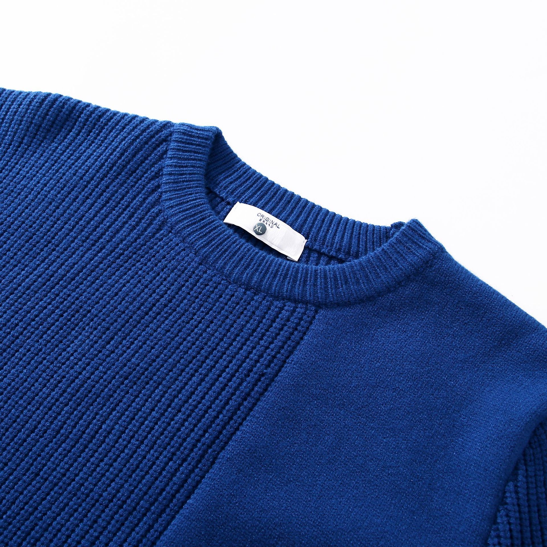 Asymmetrical men’s knitted color-blocking sweater