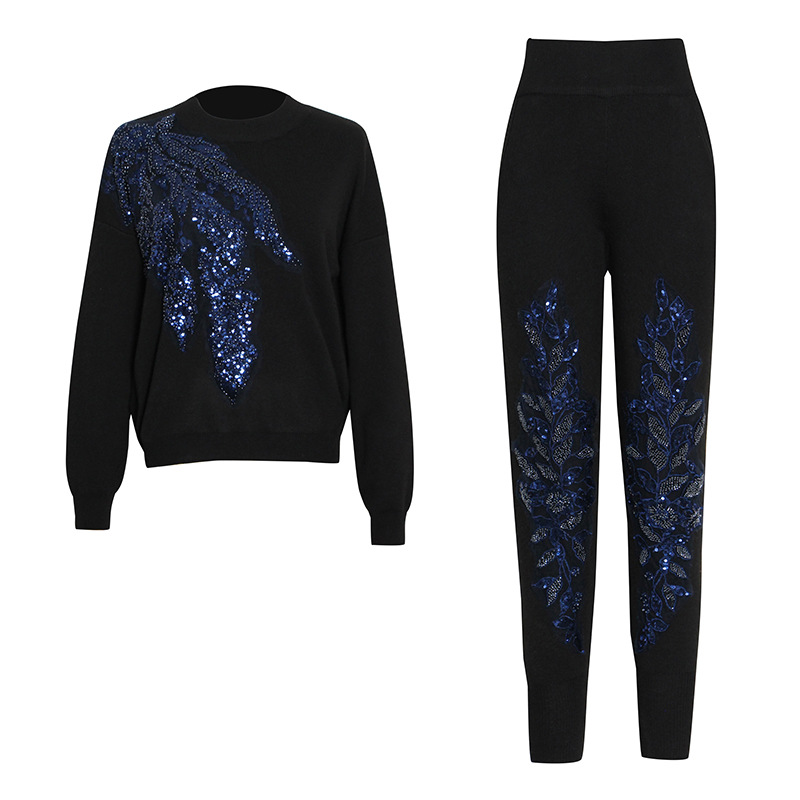 Round neck pullover sweatshirt knit + sequin stitching pencil pants