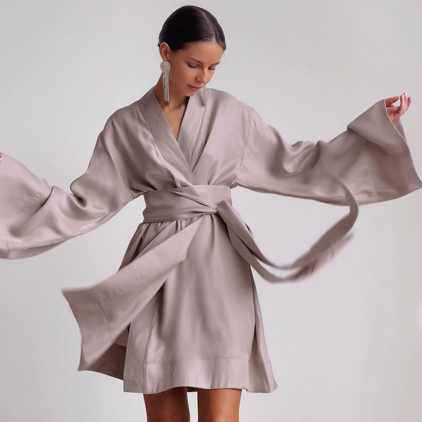 Silk loose-fitting long-sleeved short robe pajamas for women