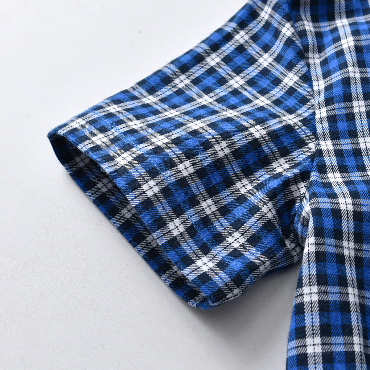 Boys’ plaid short-sleeved shirt