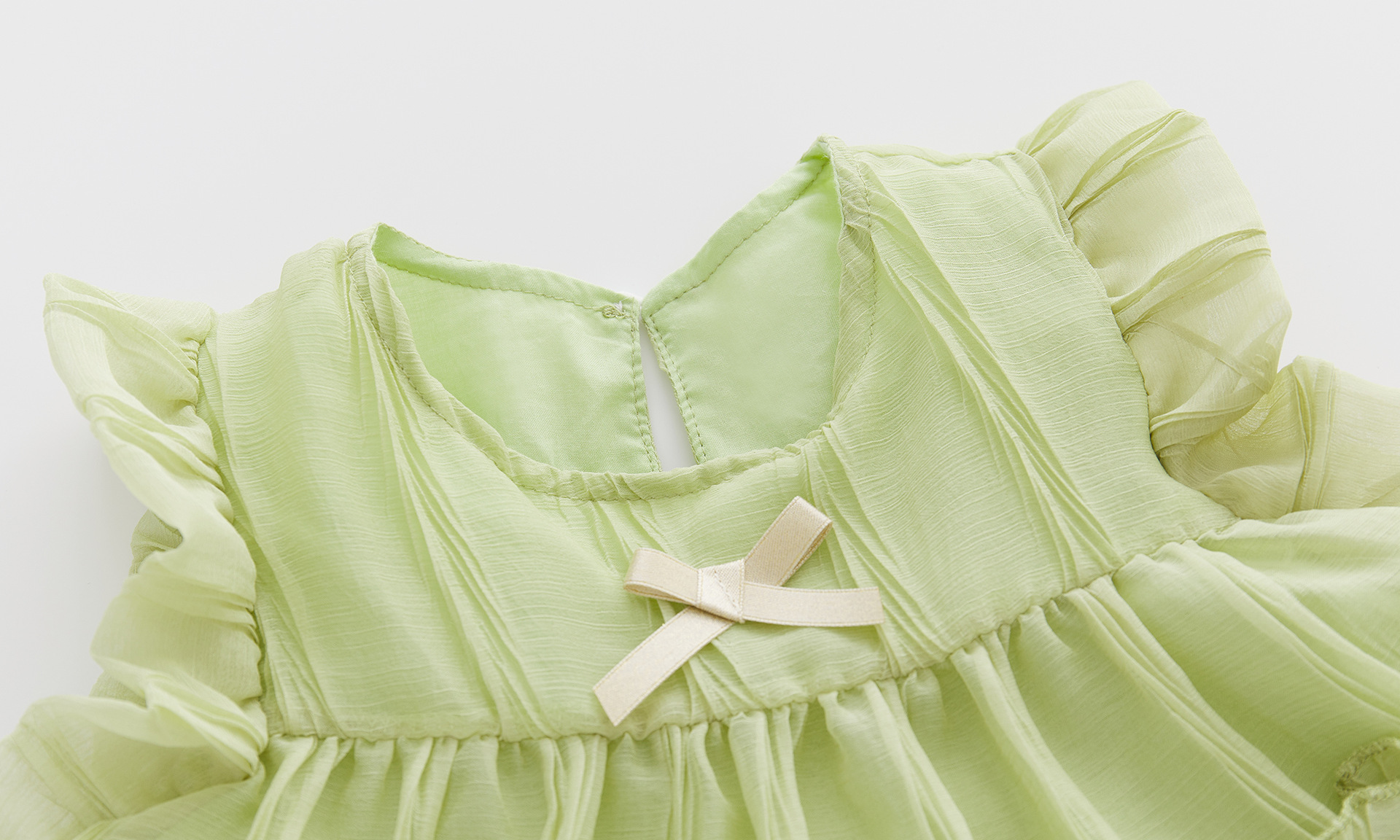 Puffy fly sleeve light green cake dress