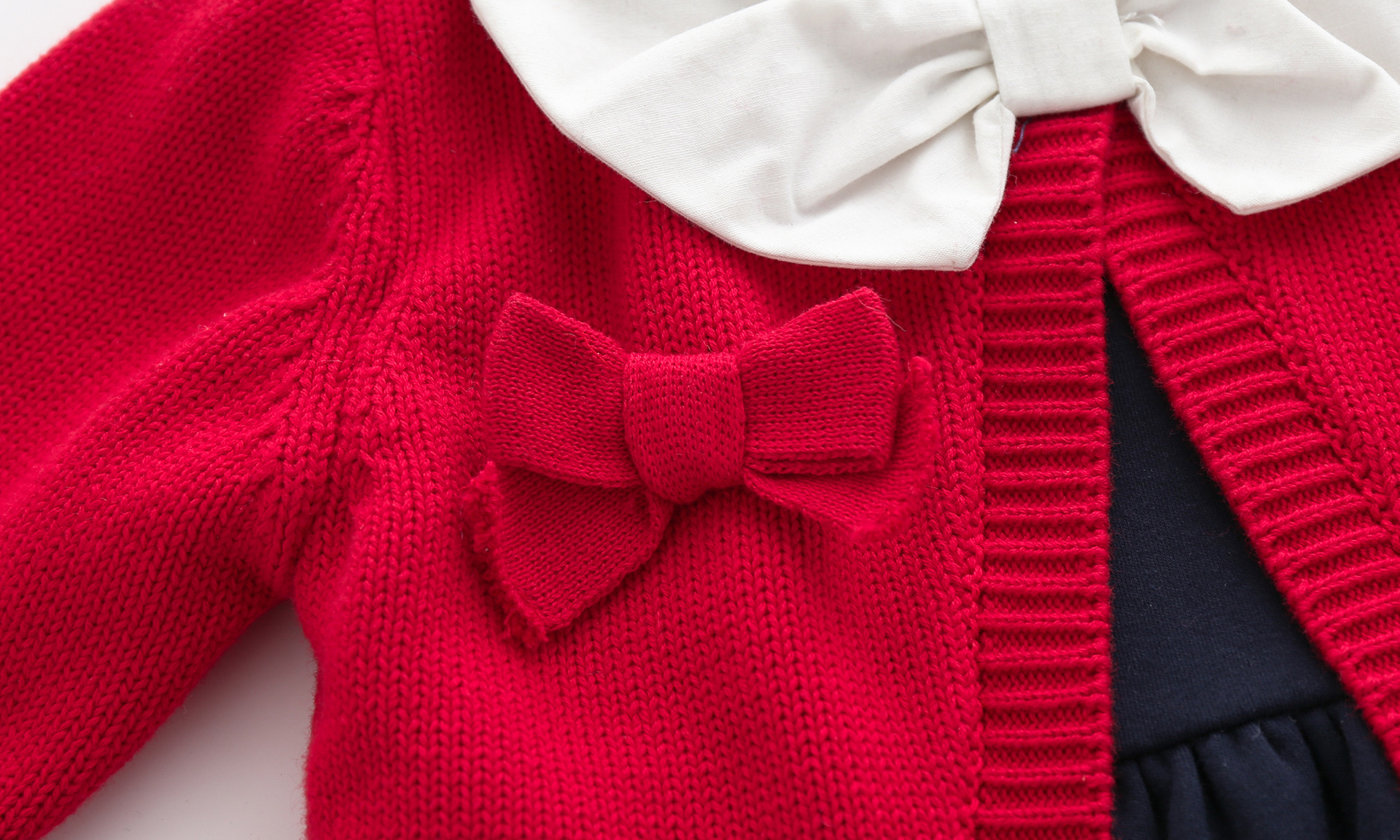 Red girls’ knitted skirt