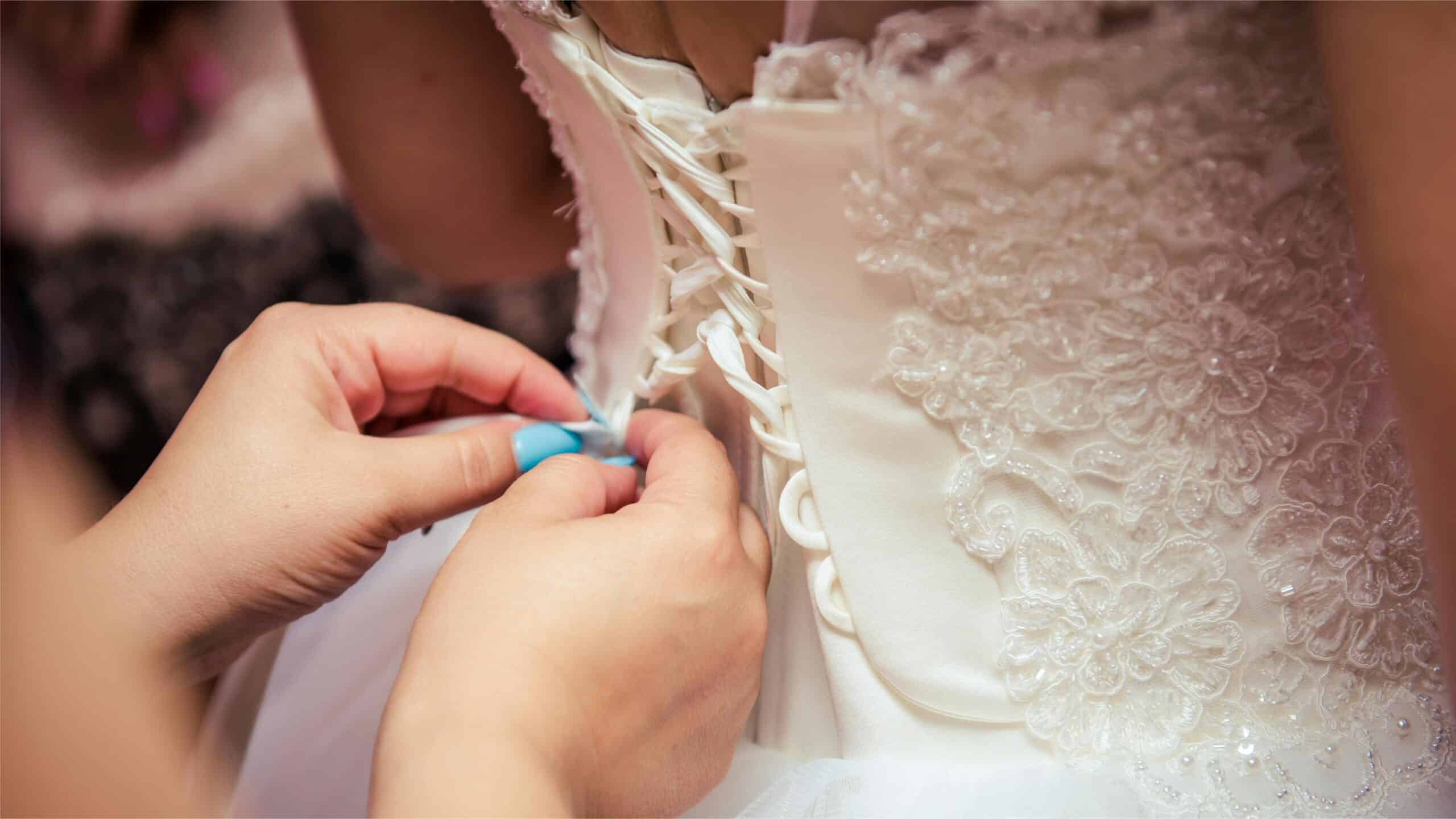 Bride’s Guide: How to Pick the Right Wedding Attire for You?