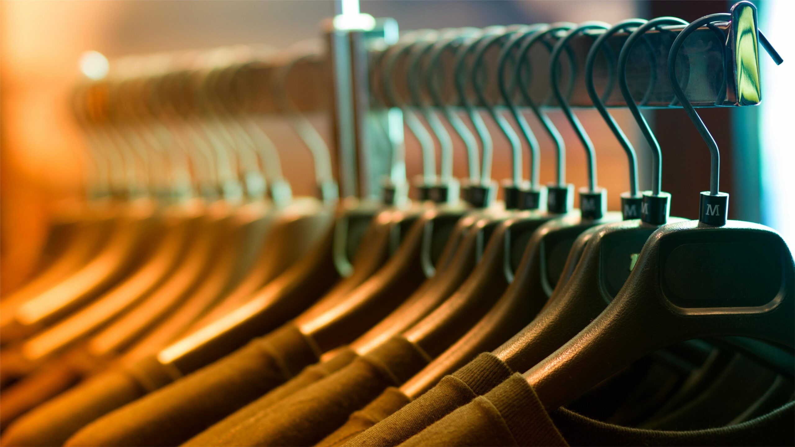 In-depth analysis of the latest developments in the domestic and international apparel market